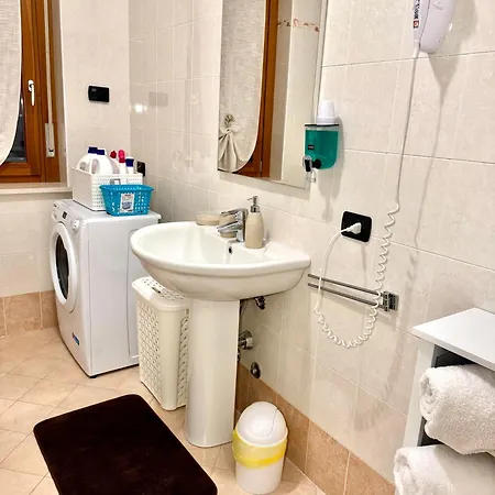 2 * Castel d'Azzano